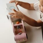 LITTLE DUTCH Igračka Auto sa Karavanom - Image 8