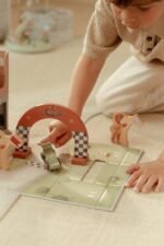 LITTLE DUTCH Kutija za igru ​​sa trkaćom stazom FSC - Image 5