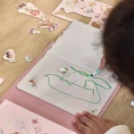 LITTLE DUTCH Magnetna knjiga aktivnosti - Rosa - Image 6