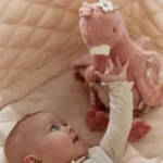 LITTLE DUTCH Aktivni plišani flamingo - Image 4
